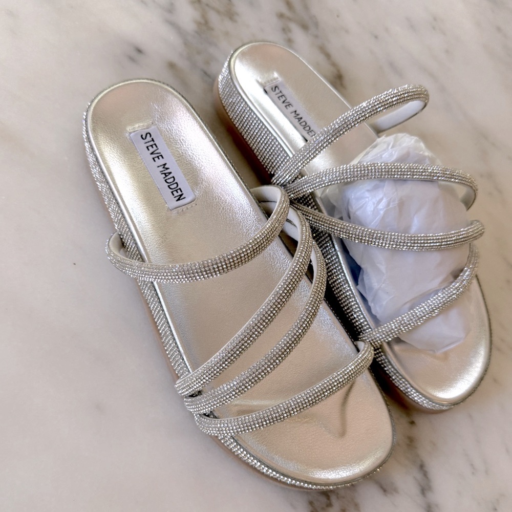 NWT Steve Madden Women’s Size 8 Sandals with Rhinestone Details